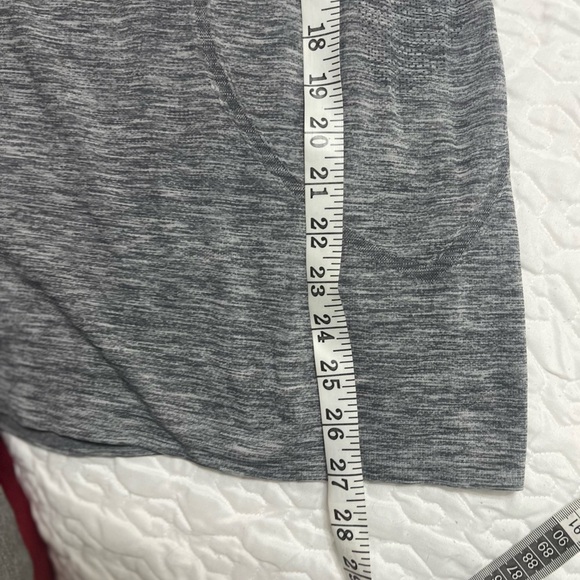 Lululemon Size 10 Swiftly Tech Run
Racerback Heathered Gray Tank Top Shirt - Picture 4 of 16
